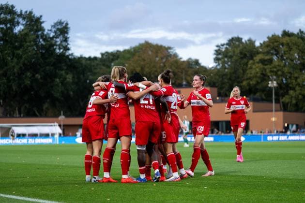 September 21, 2026, GER, Soccer, Women s, Google Pixel 1 Bundesliga, 2026–2027 Season, Matchday 4, SV Werder Bremen vs. VfB Stuttgart: Greta Stegemann (VfB Stuttgart), 05; Maximiliane Rall (VfB Stuttgart), 08; Mira Arouna (VfB Stuttgart), 21; Nicole Billa (VfB Stuttgart), 26, Reena Wichmann (VfB Stuttgart), 28, and the team celebrate the goal that tied the game at 1–1. DFB and DFL regulations prohibit any use of photographs as image sequences and or quasi-video. Bremen Stadium, Platz 11, Bremen, Germany Copyright: xNordphoto Memmlerx