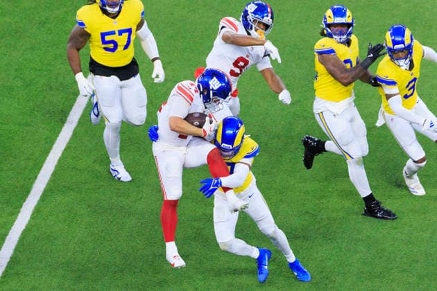 September 21, 2026, Inglewood, California, USA: 37 Quentin Lake, S of the Los Angeles Rams tackles 44 Cam Skattebo, RB of the New York Giants during their regular NFL, American Football Herren, USA season game on Monday September 21, 2026 at SoFi Stadium in Inglewood, California. Rams defeat Giants, 28-6. ARIANA RUIZ PI Inglewood USA - ZUMAp124 20260921_zaa_p124_067 Copyright: xArianaxRuizx