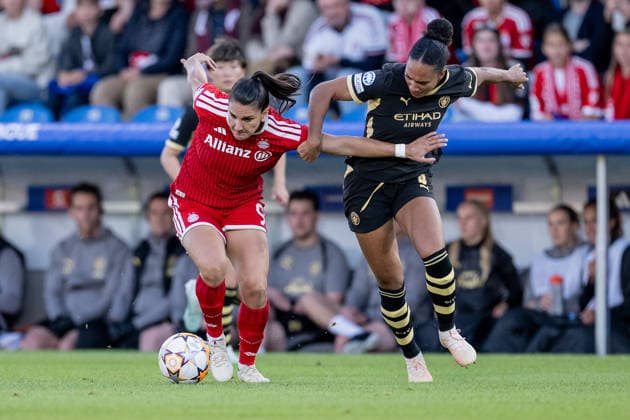 Battle for the Ball: Tackle between Jovana Damnjanovic (FC Bayern Munich Women, 09) and Jade Rose (Manchester City WFC, 04) GER, FC Bayern Munich Women vs. Manchester City WFC, UEFA Women s Champions League, Group Stage, Matchday 1, 2026–2027 season, September 22, 2026. DFL and DFB regulations prohibit any use of photographs as image sequences and or quasi-video. Photo: HMB Media, Heike Feiner Copyright: HMBxMedia HeikexFeiner
