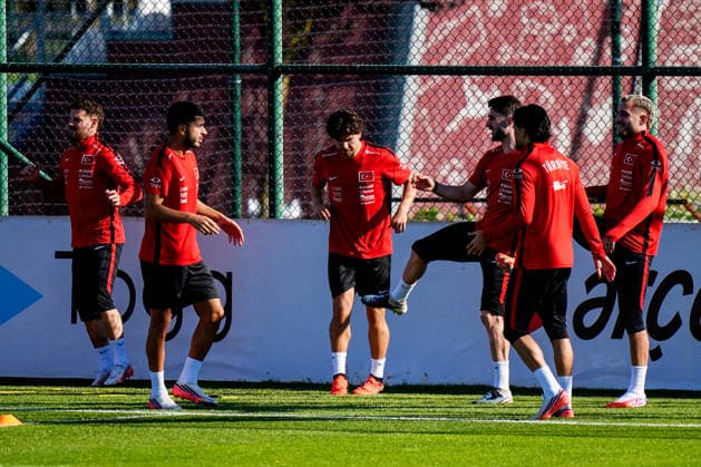 Turkiye complete preparations for UEFA Nations League match against France ISTANBUL, TURKIYE - SEPTEMBER 24: Baris Alper Yilmaz (R), Ismail Yuksek (3rd R), Oguz Aydin (L) and Ferdi Kadioglu (2nd L) attend a training session of the Turkiye national football team at the TFF Hasan Dogan National Teams Camp and Training Facilities ahead of their UEFA Nations League A Group 1 match against France in Kocaeli, Turkiye, September 24, 2026. Muhammed Ali Yigit Anadolu Istanbul Turkey. Editorial use only. Please get in touch for any other usage. Copyright: x2026xAnadoluxMuhammedxAlixYigitx