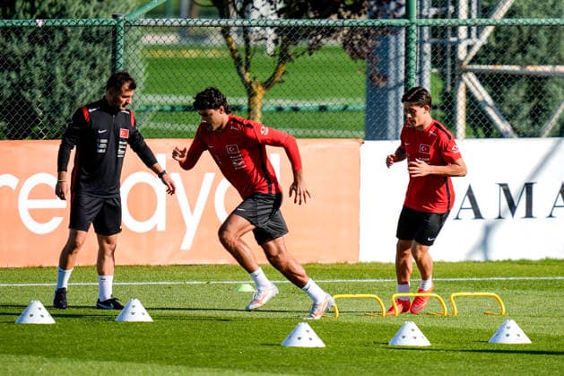 Turkiye complete preparations for UEFA Nations League match against France ISTANBUL, TURKIYE - SEPTEMBER 24: Ozan Kabak (L) and Arda Guler (R) attend a training session of the Turkiye national football team at the TFF Hasan Dogan National Teams Camp and Training Facilities ahead of their UEFA Nations League A Group 1 match against France in Kocaeli, Turkiye, September 24, 2026. Muhammed Ali Yigit Anadolu Istanbul Turkey. Editorial use only. Please get in touch for any other usage. Copyright: x2026xAnadoluxMuhammedxAlixYigitx