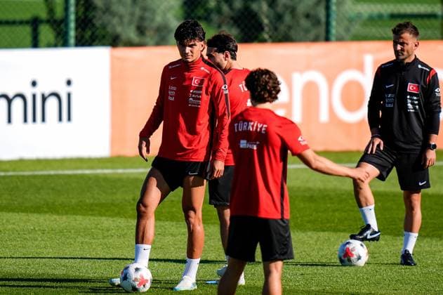 Turkiye complete preparations for UEFA Nations League match against France ISTANBUL, TURKIYE - SEPTEMBER 24: Can Uzun (L) attends a training session of the Turkiye national football team at the TFF Hasan Dogan National Teams Camp and Training Facilities ahead of their UEFA Nations League A Group 1 match against France in Kocaeli, Turkiye, September 24, 2026. Muhammed Ali Yigit Anadolu Istanbul Turkey. Editorial use only. Please get in touch for any other usage. Copyright: x2026xAnadoluxMuhammedxAlixYigitx