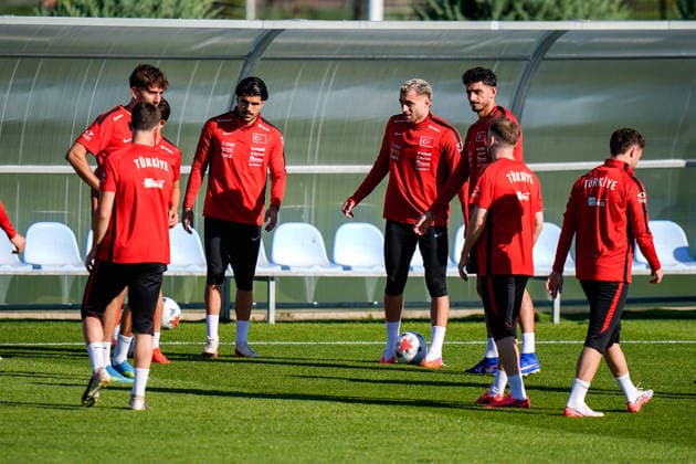 Turkiye complete preparations for UEFA Nations League match against France ISTANBUL, TURKIYE - SEPTEMBER 24: Baris Alper Yilmaz (2nd R), Eren Elmali (2nd L) and Samet Akaydin (R) attend a training session of the Turkiye national football team at the TFF Hasan Dogan National Teams Camp and Training Facilities ahead of their UEFA Nations League A Group 1 match against France in Kocaeli, Turkiye, September 24, 2026. Muhammed Ali Yigit Anadolu Istanbul Turkey. Editorial use only. Please get in touch for any other usage. Copyright: x2026xAnadoluxMuhammedxAlixYigitx