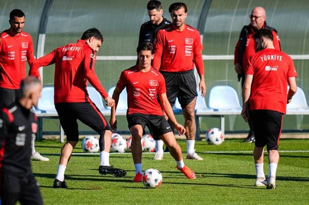Turkiye complete preparations for UEFA Nations League match against France ISTANBUL, TURKIYE - SEPTEMBER 24: Arda Guler (3rd L) and Merih Demiral (2nd L) attend a training session of the Turkiye national football team at the TFF Hasan Dogan National Teams Camp and Training Facilities ahead of their UEFA Nations League A Group 1 match against France in Kocaeli, Turkiye, September 24, 2026. Muhammed Ali Yigit Anadolu Istanbul Turkey. Editorial use only. Please get in touch for any other usage. Copyright: x2026xAnadoluxMuhammedxAlixYigitx
