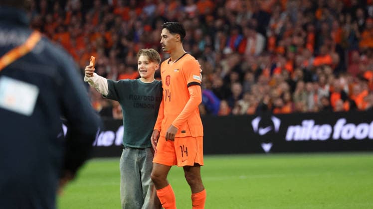 September 24, 2026, xrekx, Soccer, UEFA Nations League, Netherlands vs. Germany, streaker, selfie, Tijjani Reijnders, Netherlands, Amsterdam