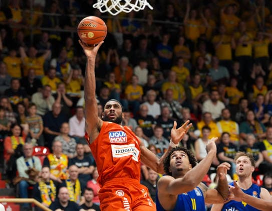 Armel Traore of Ratiopharm Ulm, No. 94, shoots for the basket (GER), Phoenix Hagen vs. Ratiopharm Ulm, easyCredit BBL, Matchday 2, 2026–27 season, Krollmann Arena, Hagen, September 25, 2026 Photo by HMB Media Scott W. Coleman Copyright: HMBxMedia xScottxW.xColeman