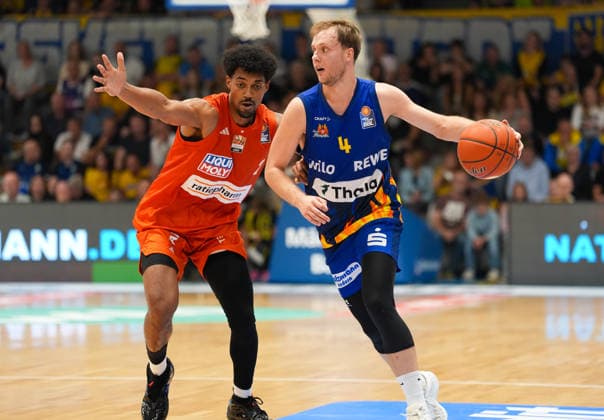 Bjarne Kraushaar (Phoenix Hagen), 4, in a one-on-one battle with Ibi Watson (Ratiopharm Ulm), 2 GER, Phoenix Hagen vs. Ratiopharm Ulm, easyCredit BBL, Matchday 2, 2026–27 season, Krollmann Arena, Hagen, September 25, 2026 Photo: HMB Media Scott W. Coleman Copyright: HMBxMedia xScottxW.xColeman