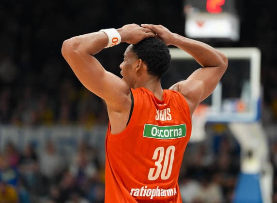 Jaylen Sims, Ratiopharm Ulm, 30, reacts (GER), Phoenix Hagen vs. Ratiopharm Ulm, easyCredit BBL, Matchday 2, 2026–27 season, Krollmann Arena, Hagen, September 25, 2026. Photo: HMB Media, Scott W. Coleman Copyright: HMBxMedia xScottxW.xColeman