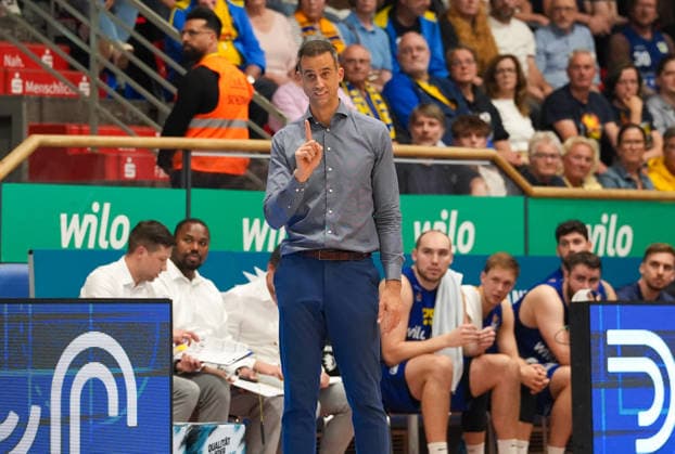 Chris Harris, head coach of Phoenix Hagen, gestures during the game between Phoenix Hagen and ratiopharm Ulm, easyCredit BBL, Matchday 2, 2026–27 season, Krollmann Arena, Hagen, September 25, 2026. Photo by HMB Media, Scott W. Coleman Copyright: HMBxMedia xScottxW.xColeman