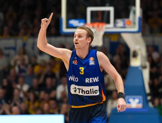 Adam Kunkel of Phoenix Hagen, No. 3, gesturing (GER), Phoenix Hagen vs. ratiopharm Ulm, easyCredit BBL, Matchday 2, 2026–27 season, Krollmann Arena, Hagen, September 25, 2026. Photo by HMB Media, Scott W. Coleman Copyright: HMBxMedia xScottxW.xColeman