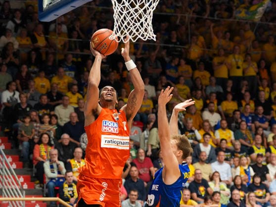 Jaylen Sims of Ratiopharm Ulm, 30, shoots for the basket (GER), Phoenix Hagen vs. Ratiopharm Ulm, easyCredit BBL, Matchday 2, 2026–27 season, Krollmann Arena, Hagen, September 25, 2026 Photo by HMB Media Scott W. Coleman Copyright: HMBxMedia xScottxW.xColeman