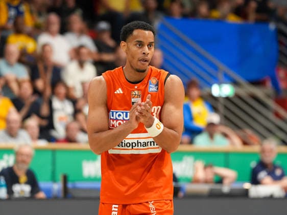 Jaylen Sims, Ratiopharm Ulm, 30, reacts (GER), Phoenix Hagen vs. Ratiopharm Ulm, easyCredit BBL, Matchday 2, 2026–27 season, Krollmann Arena, Hagen, September 25, 2026. Photo: HMB Media, Scott W. Coleman Copyright: HMBxMedia xScottxW.xColeman