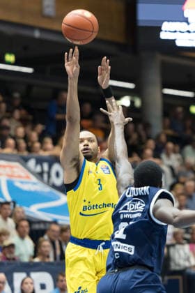 Jemarl Lemuel Baker Jr., Jena, 3; Kris Clyburn, MBC, 21; Syntainics MBC vs. Science City Jena, BBL, Men’s Basketball, 1st Bundesliga, Matchday 2, 2026–27 Season, September 25, 2026, Weißenfels Stadthalle, Saxony-Anhalt, Germany