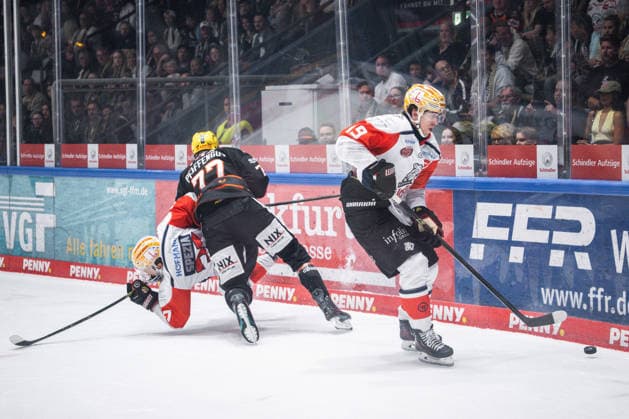 Daniel Pfaffengut, Loewen Frankfurt, 77 GER, Loewen Frankfurt vs. Nuremberg Ice Tigers, Ice Hockey, Penny DEL, Matchday 3, 2026–2027 Season, September 25, 2026 Eibner Press Photo Attila Ziga GER, Loewen Frankfurt vs. Nuremberg Ice Tigers, Ice Hockey, Penny DEL, Matchday 3, 2026–2027 Season, September 25, 2026 Frankfurt Copyright: xEibner-Pressefotox EP_AZA