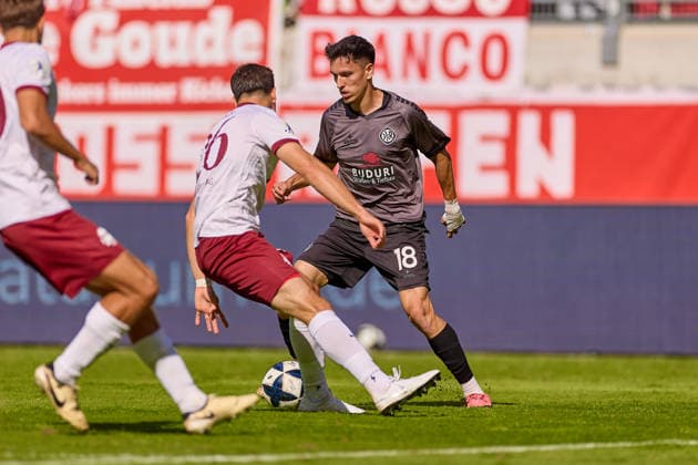 Head-to-head matchup between Dean Melo (VfR Aalen, 18) and Bastian Froelich (Kickers Offenbach, 26), Germany; Kickers Offenbach vs. VfR Aalen, soccer, Men s Regionalliga Southwest, Matchday 9, 2026–2027 season, September 26, 2026 (GER), Kickers Offenbach vs. VfR Aalen, soccer, Regionalliga Southwest Men, Matchday 9, 2026–2027 season, September 26, 2026, Offenbach am Main Copyright: xEibner-Pressefoto GeraldxOelze-dexStoppanyx EP_ODS