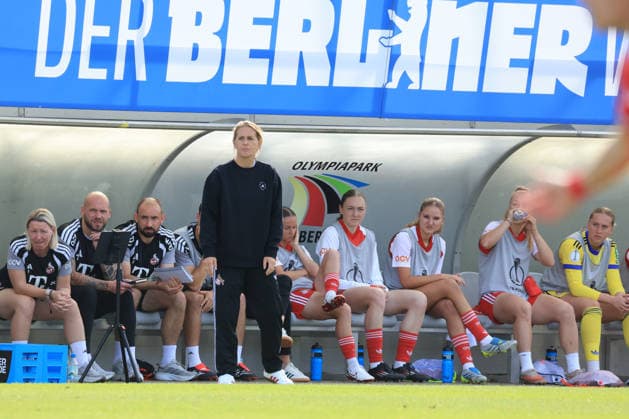 September 26, 2026, Germany, Soccer, Women s Bundesliga 2, Matchday, 2026–2027 Season, Amateurstadion, Hertha BSC vs. Coach BRITTA CARLSON, 1. FC Köln F, 1. FC Köln bench, 2nd Division. DFB and DFL regulations prohibit any use of photographs as image sequences and or quasi-video. nordphoto GmbH, Engler, Berlin, Amateurstadion, Berlin, Germany Copyright: xNordphotox xEnglerx
