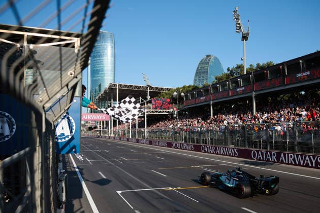 F1 - AZERBAIJAIN GRAND PRIX 2026 63 RUSSELL George (gbr), Mercedes AMG F1 Team W17, action finish line, FIA flag, drapeau during the 2026 Formula 1 Azerbaijan Grand Prix, 15th round of the 2026 Formula One World Championship, WM, Weltmeisterschaft from September 24 to 26, 2026 on the Baku City Circuit, in Baku, Azerbaijan - BakuAzerbaijan Copyright: xEricxAlonsox