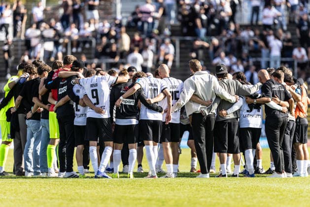 SSV Ulm 1846 Soccer vs. SV Eintracht Trier, Soccer, Regionalliga Southwest, Matchday 9, Donaustadion Ulm, September 26, 2026. Team huddle after the final whistle of the SSV Ulm 1846 vs. SV Eintracht Trier soccer match, Regionalliga Southwest, Matchday 9, Donaustadion Ulm, September 26, 2026. Photo by Lucca Fundel, Ulm, Donaustadion, Baden-Württemberg, Germany