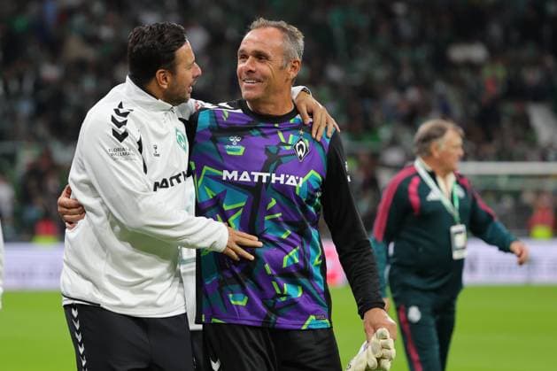 September 26, 2026, Soccer, FBL Men, Friendly Match, 100 Years of the Weserstadion, Werder Legends vs. Real Madrid Legends 2026, Werder Legends vs. Real Madrid Leyendas, halftime score 2–2; Assistant Coach Claudio Pizarro (Werder Legends) and Goalie Andreas Reinke (Werder Legends); Photo: nordphoto GmbH, Tauchnitz, Bremen, Weserstadion, Bremen, Germany Copyright: xnordphotoxGmbHx xTauchnitzx