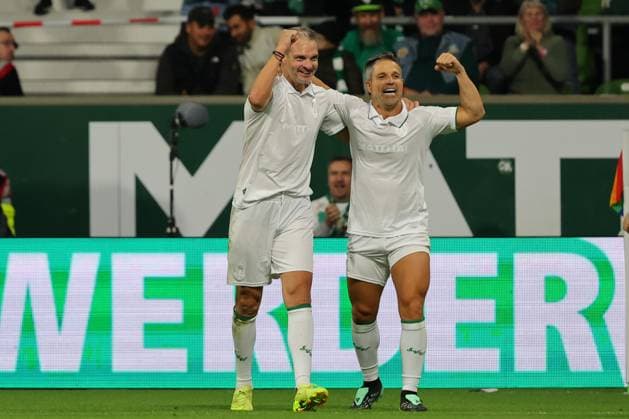 September 26, 2026, Soccer, FBL Men s League, Friendly Match, 100 Years of the Weserstadion, Werder Legends vs. Real Madrid Legends 2026, Werder Legends vs. Real Madrid Leyendas: Goal celebration, cheers, goal scorer(s), Angelos Charisteas; Werder Legends celebrate the 3–2 goal together with Diego; Werder Legends photo by nordphoto GmbH, Tauchnitz, Bremen, Weserstadion, Bremen, Germany Copyright: xnordphotoxGmbHx xTauchnitzx