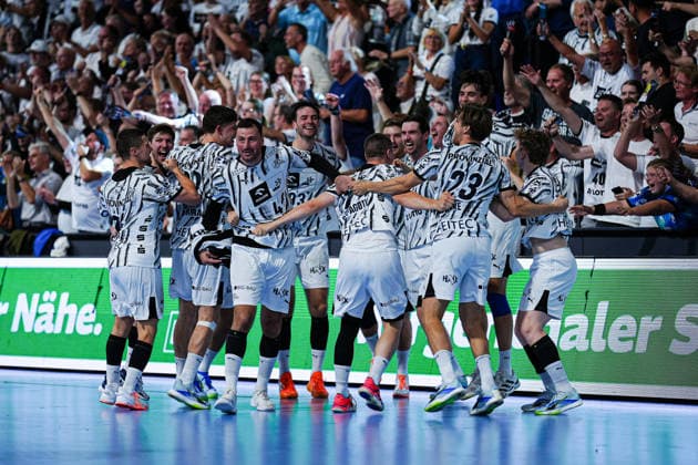 THW Kiel celebrates after the victory at the end of the game GER, THW Kiel vs. SG Flensburg Handewitt, Handball, 1st Bundesliga, Matchday 6, 2026–2027 Season, September 26, 2026 GER, THW Kiel vs. SG Flensburg-Handewitt, Handball, 1st Bundesliga, Matchday 6, 2026–2027 season, September 26, 2026 Kiel Copyright: xEibner-Pressefoto MarcelxvonxFehrnx EP_MFN