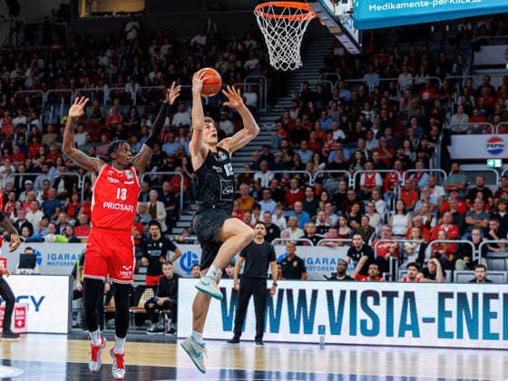 Trevon Scott, BMA365 Bamberg Baskets, 13; Patrick Cartier, MHP Riesen Ludwigsburg, 12; BMA365 Bamberg Baskets vs. MHP RIESEN Ludwigsburg, Basketball, easyCredit BBL, Matchday 3, September 26, 2026, BMA365 Bamberg Baskets vs. MHP RIESEN Ludwigsburg, Basketball, easyCredit BBL, Matchday 3, September 26, 2026, Bamberg Copyright: xEibner-Pressefoto G.xSantemizx EP_EER