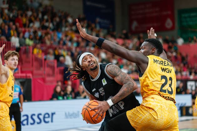 Frank Champion, MLP Academics Heidelberg, 55, and Melkisedek Kwaku Moreaux, Tigers Tübingen, 23, GER, Tigers Tübingen vs. MLP Academics Heidelberg, Basketball, ProA, Matchday 1, 2026–2027 Season, September 26, 2026, GER, Tigers Tübingen vs. MLP Academics Heidelberg, Basketball, ProA, Matchday 1, 2026–2027 season, September 26, 2026, Tigers Tübingen Copyright: xEibner-Pressefoto KirstenxJaegerx