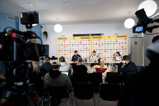 September 27, 2026: Victor Nilsson Lindelöf and Head Coach Graham Potter of the Swedish men’s national soccer team at a press conference on September 27, 2026 in Stockholm. Photo by Emma Wallskog, BILDBYRAN, code EW EW0712. soccer, football, fotball, Nations League, UEFA Nations League, press conference, Sweden, Sweden A, bbeng, soccer, football, fotball, Nations League, UEFA Nations League, press conference, sSweden Sweden Sweden A BBeng Copyright: EMMAxWALLSKOG BB260927EW006