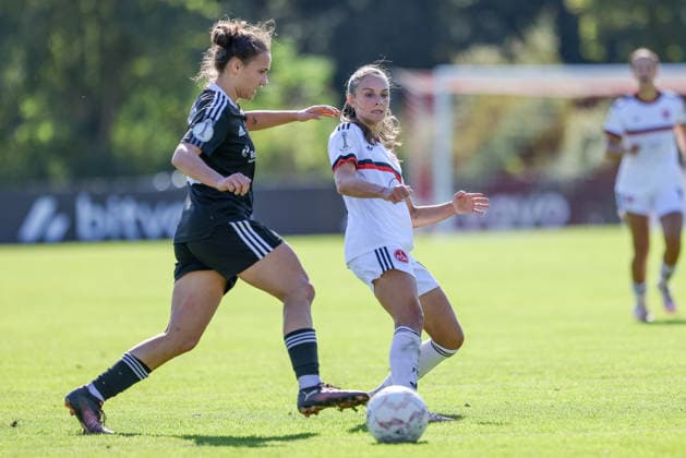 From left: Anna Hof (ATS Buntentor), 23, and Sanja Homann (1 FC Nürnberg), 19, in a one-on-one battle, duel, dynamic moment, action, game scene, DFB REGULATIONS PROHIBIT ANY USE OF PHOTOGRAPHS AS SEQUENCE IMAGES AND OR VIDEO-LIKE PHOTO SERIES DFB REGULATIONS PROHIBIT ANY USE OF PHOTOGRAPHS AS IMAGE SEQU, September 27, 2026, Bremen, Germany, Soccer, DFB Women’s Cup, ATS Buntentor 1 FC Nuremberg xobx