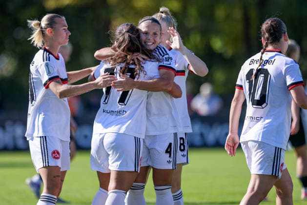 Players from 1 FC Nürnberg celebrating a goal, cheering, jubilant, optimistic, game action, highlight, joy over the goal that made the score 0–7, DFB REGULATIONS PROHIBIT ANY USE OF PHOTOGRAPHS AS SEQUENCE IMAGES AND OR VIDEO-LIKE PHOTO SERIES DFB REGULATIONS PROHIBIT ANY USE OF PHOTOGRAPHS AS IMAGE SEQU, September 27, 2026, Bremen, Germany, soccer, DFB Women’s Cup, ATS Colorful Goal 1 FC Nuremberg xobx