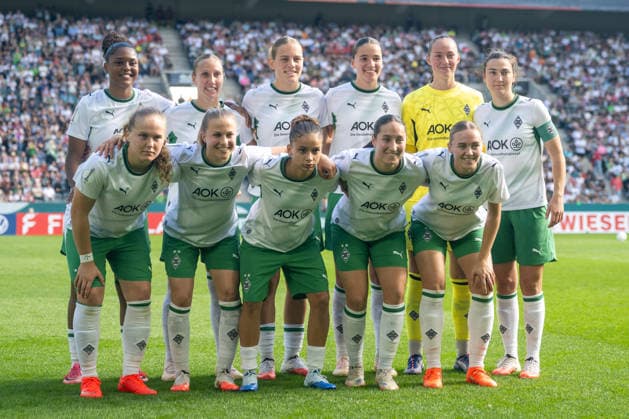 The Mönchengladbach team poses for a photo: Borussia Mönchengladbach vs. FC Bayern Munich, soccer, DFB Women s Cup, First Round, 2026–2027 season, September 27, 2026 DFL DFB regulations prohibit any use of photographs as image sequences and or quasi-video Borussia Mönchengladbach vs. FC Bayern Munich, soccer, DFB Women’s Cup, First Round, 2026–2027 season, September 27, 2026, Mönchengladbach Copyright: xEibner-Pressefoto ThomasxHaeslerx EP_THR