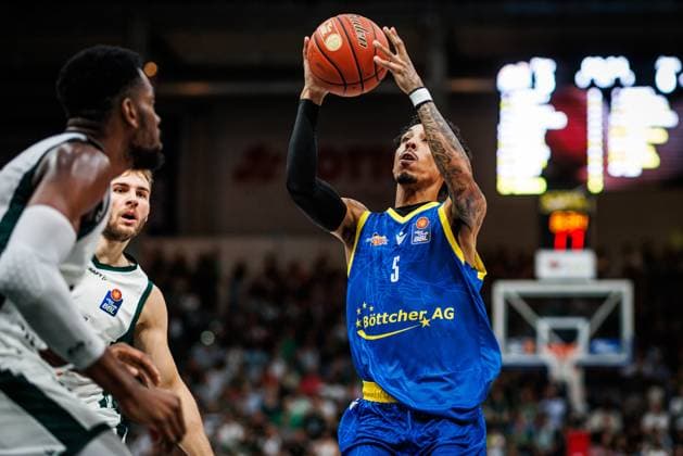 Terrence Edwards of Science City Jena goes head-to-head with Ejiofor Onu of the Gladiators Trier and Moritz Krimmer of the Gladiators Trier; Action: Vet Concept Gladiators Trier vs. Science City Jena, Basketball, easyCredit BBL, Matchday 2, 2026–2027 Season, September 27, 2026, Vet Concept Gladiators Trier vs. Science City Jena, basketball, easyCredit BBL, Matchday 2, 2026–2027 season, September 27, 2026 Copyright: xEibnerxPressefotox EP_ANS