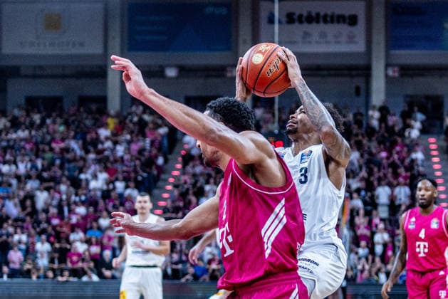 DeLonnie Hunt SYNTAINICS MBC, 03 vs. Joel Aminu Telekom Baskets Bonn, 21 Telekom Baskets Bonn vs. SYNTAINICS MBC, Basketball, easy Credit BBL, Matchday 03, 2026–2027, September 27, 2026 Telekom Baskets Bonn vs. SYNTAINICS MBC, Basketball, easyCredit BBL, Matchday 3, 2026–2027, September 27, 2026 Bonn Copyright: xEibner-Pressefoto GerhardxWingenderx EP_GWR
