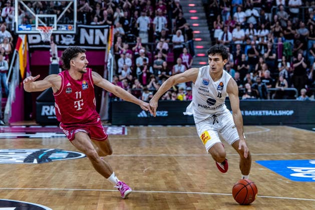 Vuk Radojicic (SYNTAINICS MBC), 04 vs. Aleksa Kovacevic (Telekom Baskets Bonn), 11 Telekom Baskets Bonn vs. SYNTAINICS MBC, Basketball, easy Credit BBL, Matchday 3, 2026–2027, September 27, 2026 Telekom Baskets Bonn vs. SYNTAINICS MBC, Basketball, easyCredit BBL, Matchday 3, 2026–2027, September 27, 2026 Bonn Copyright: xEibner-Pressefoto GerhardxWingenderx EP_GWR
