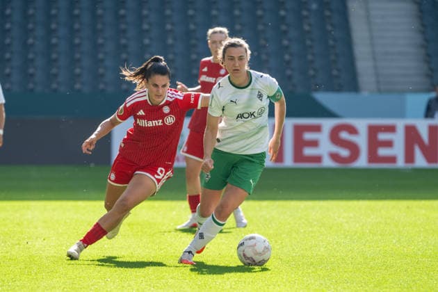 Head-to-head between Jovana Damnjanovic of FC Bayern Munich, 09, and Kristina Bartsch of Borussia Mönchengladbach, 22; Borussia Mönchengladbach vs. FC Bayern Munich, soccer, DFB Women’s Cup, First Round, 2026–2027 Season, September 27, 2026 DFL DFB regulations prohibit any use of photographs as image sequences and or quasi-video Borussia Mönchengladbach vs. FC Bayern Munich, Soccer, DFB Women’s Cup, First Round, 2026–2027 season, September 27, 2026, Mönchengladbach Copyright: xEibner-Pressefoto ThomasxHaeslerx EP_THR