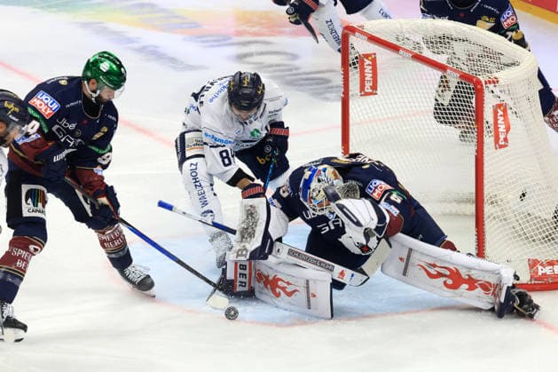 September 27, 2026, GER, DEU, Germany, Jonas Neffin, Eisbären Berlin 75, Zach Boychuk, Eisbären Berlin 89, PETER QUENNEVILLE, Iserlohn Roosters 89, nordphoto GmbH, Engler Berlin, Uber Arena Berlin, Germany Copyright: xNordphotox xEnglerx