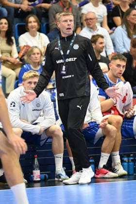 September 27, 2026, GER, Handball, Men s, Opel HBL, 2026–2027 Season, Matchday 6, VfL Gummersbach vs. Bergischer HC Guðjon Valur Sigurðsson, Gummersbach s coach, is visibly upset—gesturing, facial expressions, emotions—dissatisfied, disappointed, dejected, DFB and DFL regulations prohibit any use of photographs as image sequences and or quasi-video. Gummersbach SCHWALBE Arena, NRW, Germany Copyright: xNordphoto Meuterx