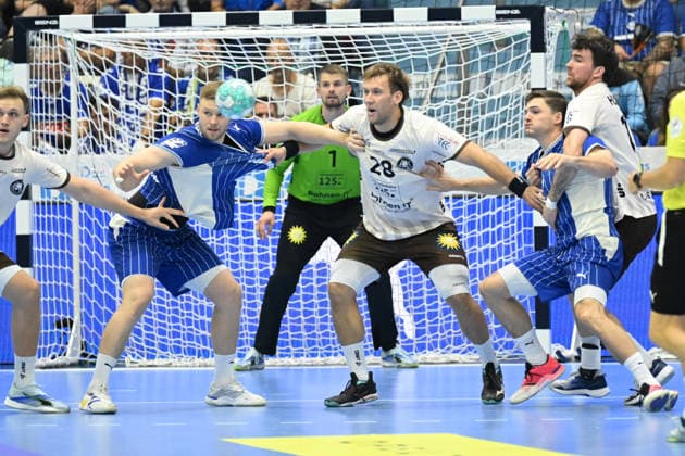 September 27, 2026, Germany, Handball, Men s, Opel HBL, 2026–2027 Season, Matchday 6, VfL Gummersbach vs. Bergischer HC Christopher Rudeck, goalkeeper, BHC 1; Tom Bergner, BHC 28; DFB and DFL regulations prohibit any use of photographs as image sequences and or quasi-video. Gummersbach, SCHWALBE Arena, NRW, Germany Copyright: xNordphoto Meuterx
