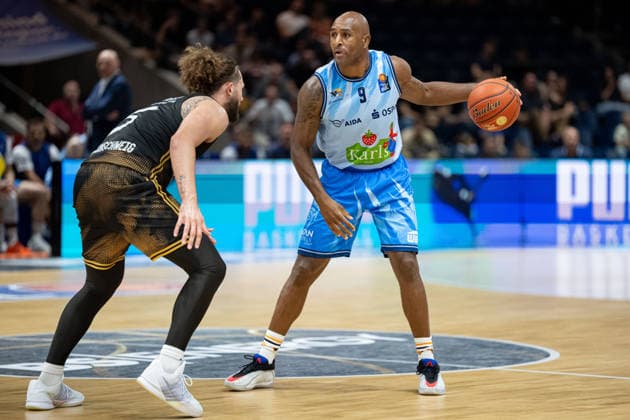 DeAndre Lansdowne 9, Rostock Seawolves vs. Devin Askew 5, Basketball Loewen Braunschweig, GER; Basketball Loewen Braunschweig vs. Rostock Seawolves, Basketball, easyCredit BBL, Week 3, 2026–27 Season, September 27, 2026 GER, Basketball Löwen Braunschweig vs. Rostock Seawolves, Basketball, easyCredit BBL, Week 3, 2026–27 season, September 27, 2026 Braunschweig Copyright: xEibner-Pressefoto DanielxREINELTx EP_DRT