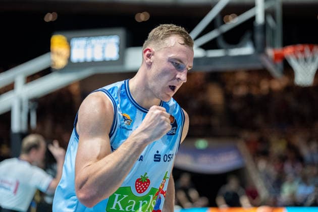 Arthur Konontsuk, No. 34, Rostock Seawolves, celebrating; GER, Basketball: Löwen Braunschweig vs. Rostock Seawolves, Basketball, easyCredit BBL, Week 3, 2026–27 season, September 27, 2026 GER, Basketball: Löwen Braunschweig vs. Rostock Seawolves, Basketball, easyCredit BBL, Week 3, 2026–27 season, September 27, 2026 Braunschweig Copyright: xEibner-Pressefoto DanielxREINELTx EP_DRT