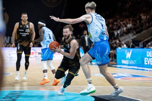 Devin Askew No. 5, Loewen Braunschweig vs. Philipp Hartwich No. 7, Rostock Seawolves (GER), Basketball: Loewen Braunschweig vs. Rostock Seawolves, Basketball, easyCredit BBL, Week 3, 2026–27 Season, September 27, 2026 GER, Basketball: Löwen Braunschweig vs. Rostock Seawolves, Basketball, easyCredit BBL, Week 3, 2026–27 Season, September 27, 2026 Braunschweig Copyright: xEibner-Pressefoto DanielxREINELTx EP_DRT