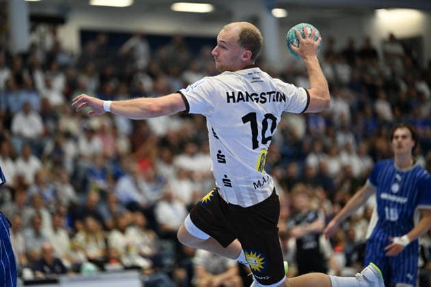 September 27, 2026, GER, Handball, Men s, Opel HBL, 2026–2027 Season, Matchday 6, VfL Gummersbach vs. Bergischer HC Goal for the BHC by Finn Hangstein BHC 10; DFB and DFL regulations prohibit any use of photographs as image sequences and or quasi-video. Gummersbach SCHWALBE Arena, NRW, Germany Copyright: xNordphoto Meuterx
