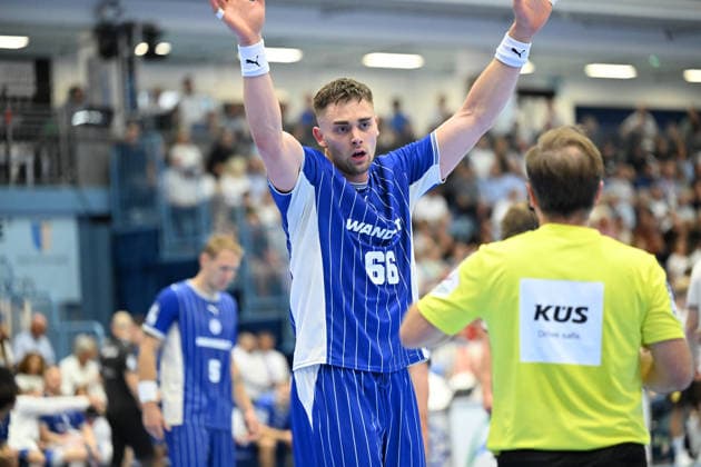 September 27, 2026, GER, Handball, Men s, Opel HBL, 2026–2027 Season, Matchday 6, VfL Gummersbach vs. Bergischer HC, ätepán Zeman (VfL Gummersbach 66) argues with the referee. DFB and DFL regulations prohibit any use of photographs as image sequences and or quasi-video. Gummersbach, SCHWALBE Arena, NRW, Germany Copyright: xNordphoto Meuterx