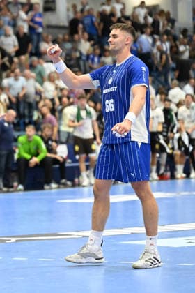 September 27, 2026, GER, Handball, Men s, Opel HBL, 2026–2027 Season, Matchday 6, VfL Gummersbach vs. Bergischer HC. ätepán Zeman, VfL Gummersbach 66, celebrates because goalkeeper Bertram Obling (VfL Gummersbach, 16) saved a 7-meter throw. DFB and DFL regulations prohibit any use of photographs as image sequences and or quasi-video. Gummersbach SCHWALBE Arena, NRW, Germany Copyright: xNordphoto Meuterx