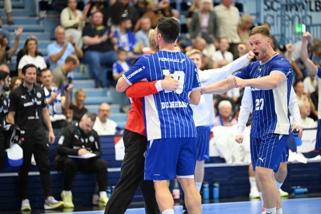 September 27, 2026, GER, Handball, Men s, Opel HBL, 2026–2027 Season, Matchday 6, VfL Gummersbach vs. Bergischer HC Kristjan Horžen (VfL Gummersbach) 27, Alex Dujshebaev, VfL Gummersbach 10, Bertram Obling, VfL Gummersbach 16, celebrate a saved 7-meter throw. DFB and DFL regulations prohibit any use of photographs as image sequences and or quasi-video. Gummersbach SCHWALBE Arena, NRW, Germany Copyright: xNordphoto Meuterx