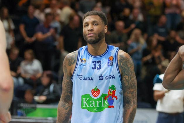 September 27, 2026, xgox, Basketball easyCredit BBL, Basketball Löwen Braunschweig vs. Rostock Seawolves, emspor, from left: Todd Withers (Rostock), 33, looks disappointed, looks dejected, looks downcast, disappointed Braunschweig