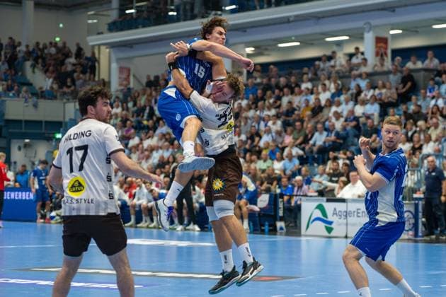 Miro Schluroff, backcourt, VfL Gummersbach 15, Tim Hilding, backcourt, Bergischer Handball Club 06 17, Kristjan Horžen, pivot, VfL Gummersbach 27, VfL Gummersbach vs. Bergischer Handball Club 06, Opel Handball Bundesliga, Men’s Division, Matchday 6, September 27, 2026, Gummersbach, North Rhine-Westphalia, Germany Copyright: xkolbert-press MartinxWdziecznyx