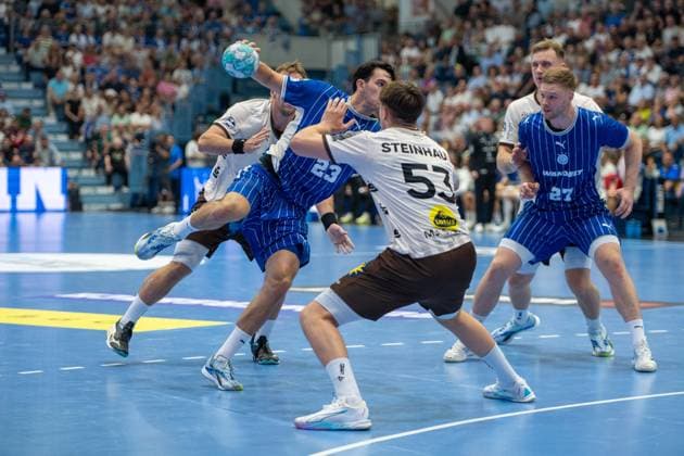 Soeren Steinhaus, backcourt player, Bergischer Handball Club 06 53, Kristjan Horžen, pivot, VfL Gummersbach 27, Nicola Roganovic, backcourt player, VfL Gummersbach 23, VfL Gummersbach vs. Bergischer Handball Club 06, Opel Handball Bundesliga, Men’s Division, Matchday 6, September 27, 2026, Gummersbach, North Rhine-Westphalia, Germany Copyright: xkolbert-press MartinxWdziecznyx