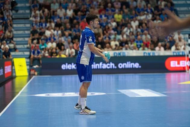 Alex Dujshebaev, backcourt player, VfL Gummersbach 10, VfL Gummersbach vs. Bergischer Handball Club 06, Opel Handball Bundesliga, Men s Division, Matchday 6, September 27, 2026, Gummersbach, North Rhine-Westphalia, Germany Copyright: xkolbert-press MartinxWdziecznyx