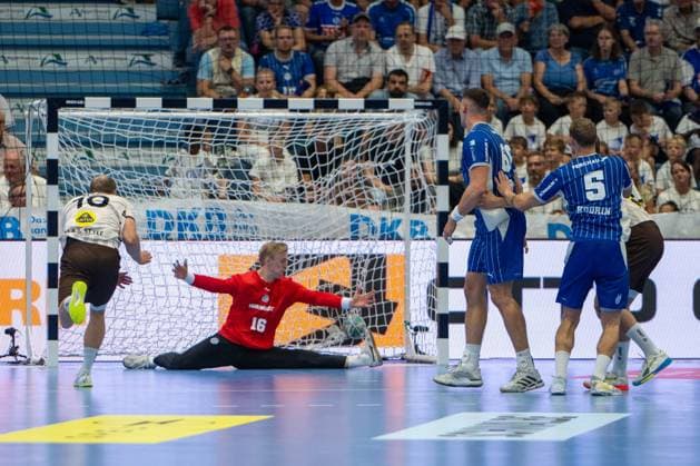Fynn Hangstein, backcourt player for Bergischer Handball Club 06 10, Bertram Obling, goalkeeper, VfL Gummersbach 16, VfL Gummersbach vs. Bergischer Handball Club 06, Opel Handball Bundesliga, Men’s Division, Matchday 6, September 27, 2026, Gummersbach, North Rhine-Westphalia, Germany Copyright: xkolbert-press MartinxWdziecznyx